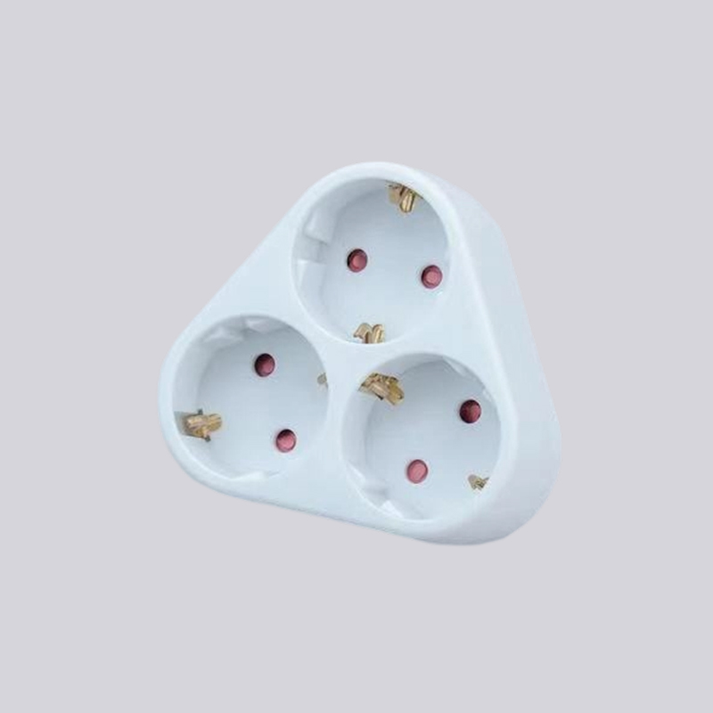 G01-03A Duitse type drie ronde stekkers driehoekige adapter